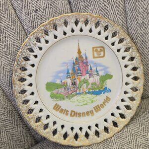 Decorative Porcelain Plate – Magic Castle Design with Gold Trim 🏰✨
